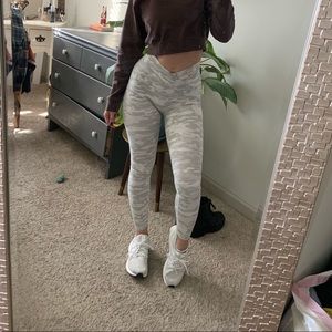 Alphalete Surface Power Silver Camo Leggings